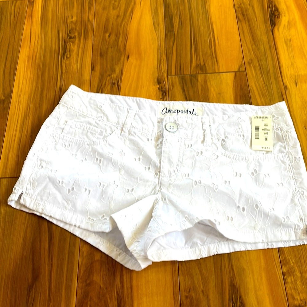NWT Aeropostale white shorts size 1/2